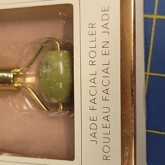 Zoe Ayla JADE ROLLER MASSAGE TOOL NICE GOLD DESIGN NEW - Picture 2 of 7